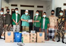 Utamakan Pesantren, PAC GP Ansor Punggur Salurkan Bantuan Covid-19