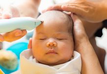 cara-mencukur-rambut-bayi-perempuan